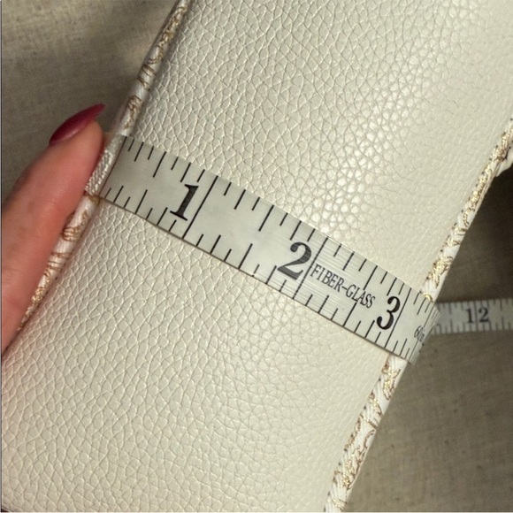 Dior Cream&Gold Mini Bag. Charm, Twilly, Crossbody Strap & Box Included. - Picture 6 of 6